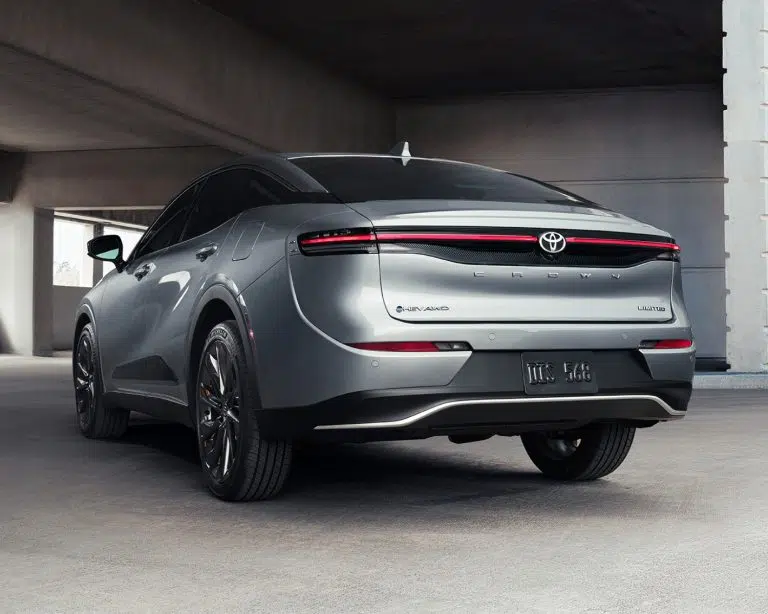 toyota-2025-crown-limited-exterior-heavy-metal-rear-l