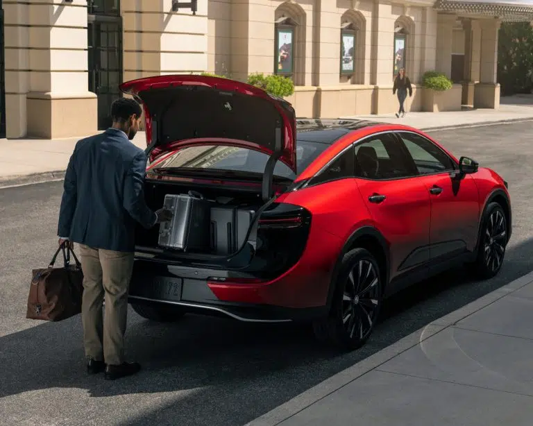 toyota-2025-crown-platinum-exterior-supersonic-red-black-rear-l