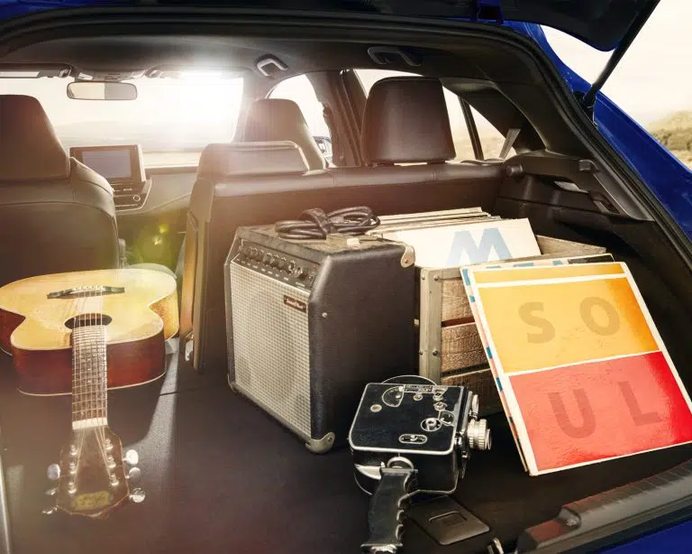 toyota-overview-gallery-2025-corolla-hatchback-cargo-space-l