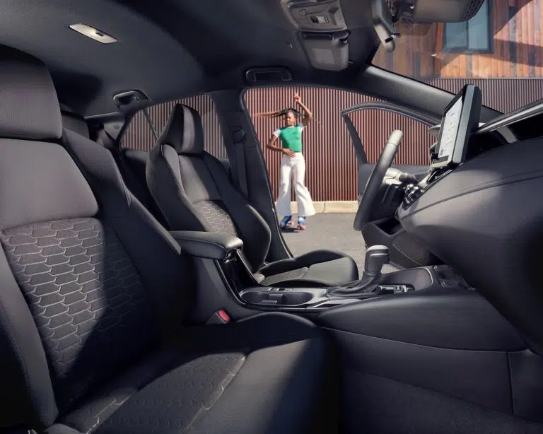 toyota-overview-gallery-2025-corolla-hatchback-interior-l