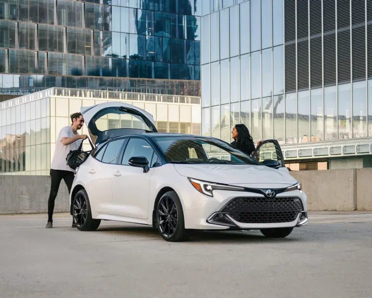 toyota-overview-gallery-2025-corolla-hatchback-xse-wind-chill-pearl-with-black-roof-l