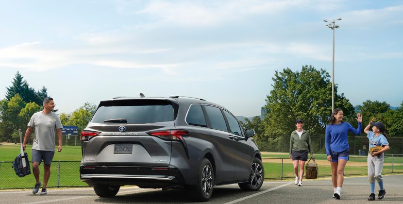 toyota-2025-sienna-platinum-magnetic-gray-metallic-l