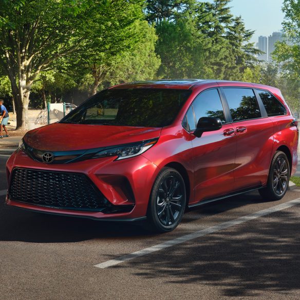 toyota-2025-sienna-xse-ruby-flare-pearl-l
