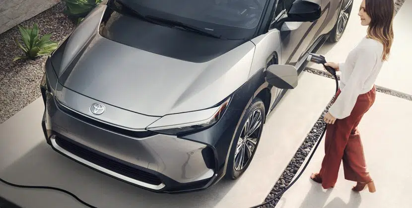 toyota-2025-bz4x-xle-tech-heavy-metal-black-roof-charging-l