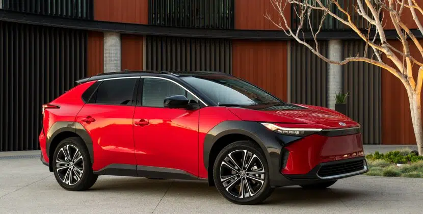 toyota-2025-bz4x-xle-tech-supersonic-red-black-roof-l
