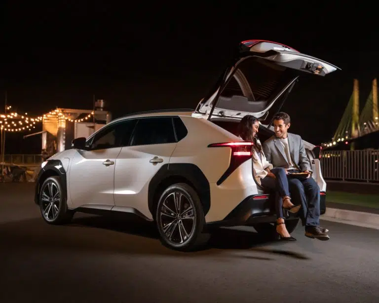 toyota-2025-bz4x-xle-tech-wind-chill-pearl-black-roof-cargo-l