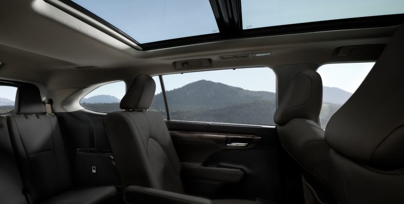 toyota-2025-highlander-platinum-interior-black-seating-l