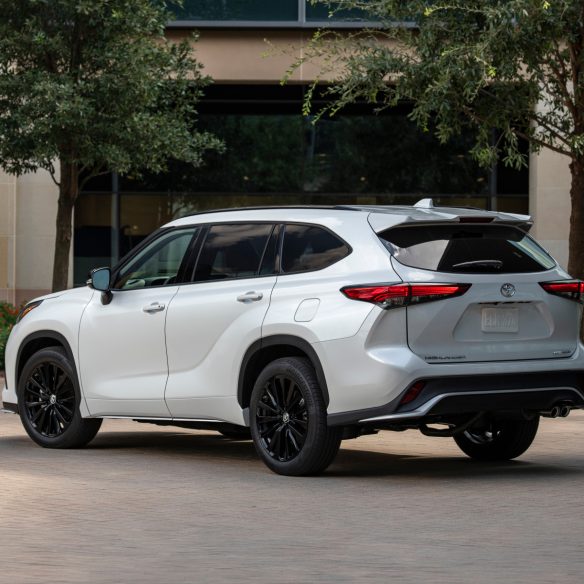 toyota-2025-highlander-xse-wind-chill-pearl-l