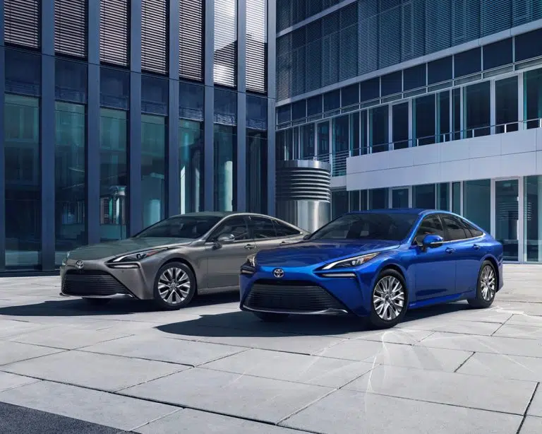 toyota-2025-mirai-xle-heavy-metal-and-hydro-blue-l