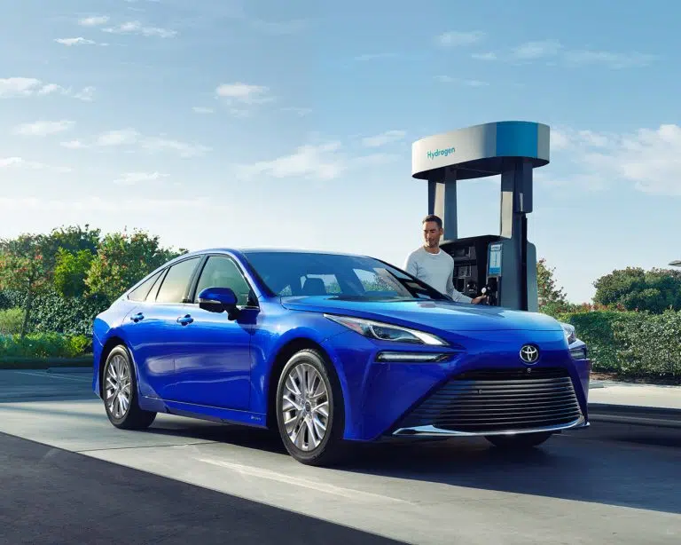 toyota-2025-mirai-xle-hydro-blue-front-l