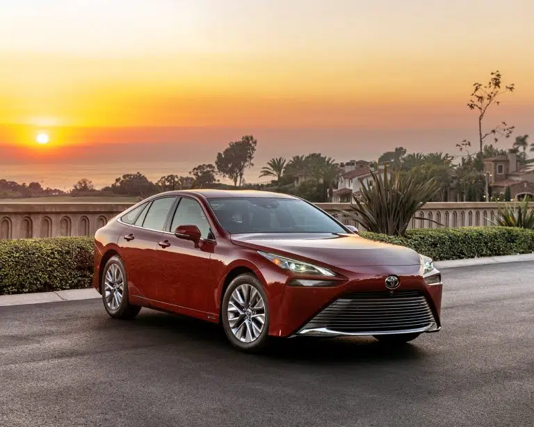 toyota-2025-mirai-xle-supersonic-red-l