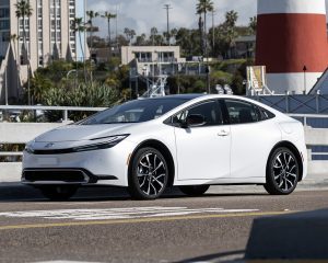 toyota-2025-prius-plug-in-hybrid-xse-premium-wind-chill-pearl-l