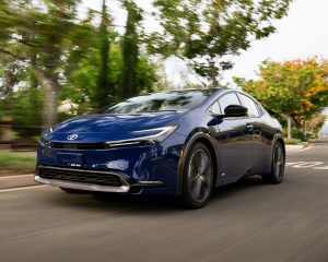 toyota-overview-gallery-2025-prius-limited-reservoir-blue-profile-l